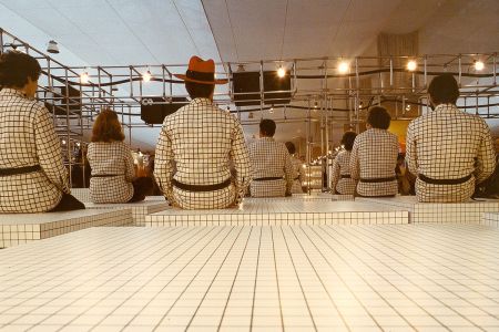 Quaderna - Die Wiederholung des Quadrats als “Supersurface”