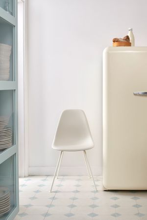 Update für einen Klassiker: „Eames Plastic Chair RE“