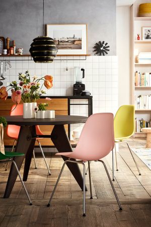 Update für einen Klassiker: „Eames Plastic Chair RE“