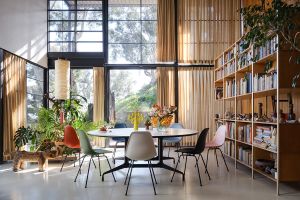 Inszeniert im Eames House, Pacific Palisades, Kalifornien &copy; Eames Foundation (© Inszeniert im Eames House, Pacific Palisades, Kalifornien &copy; Eames Foundation)