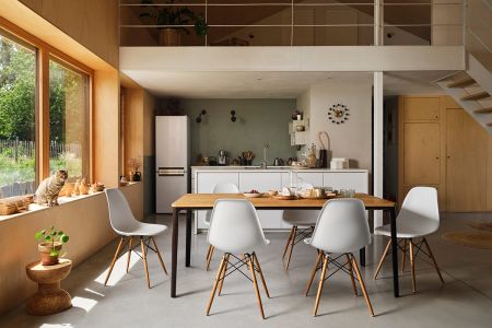 Update für einen Klassiker: „Eames Plastic Chair RE“