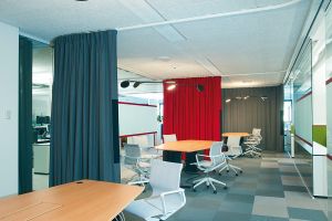 Flexible Akustikwunder: Schallschutzvorhänge