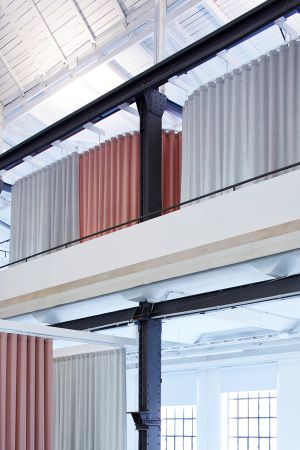 Flexible Akustikwunder: Schallschutzvorhänge