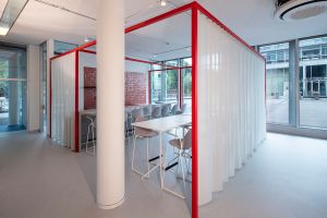 Flexible Akustikwunder: Schallschutzvorhänge