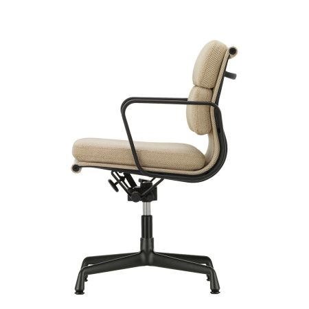 Eames Aluminium & Soft Pad Chairs von Vitra