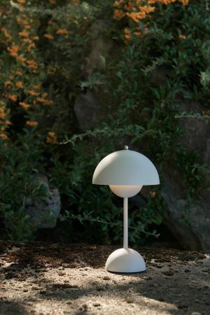 Flowerpot (© &copy;&Tradition)