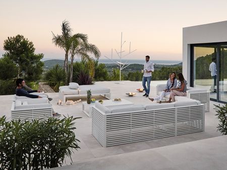 Outdoor Sofa DNA (© Gandiablasco)