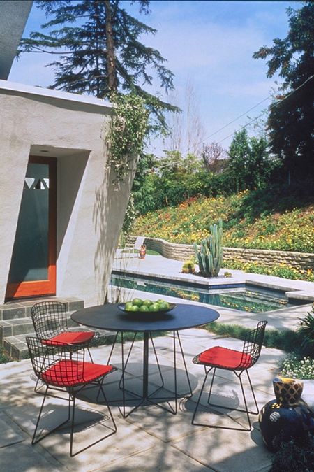 Bertoia Side Chair (© Knoll International)
