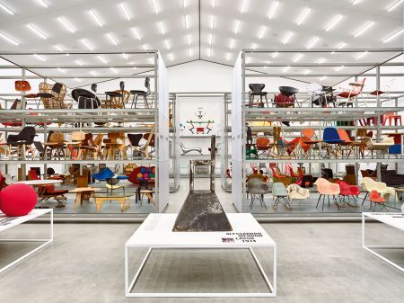 Stühle satt (© Vitra)