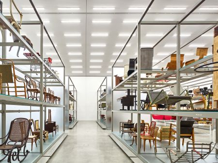 Stühle satt (© Vitra)