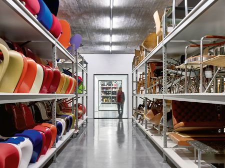 Stühle satt (© Vitra)