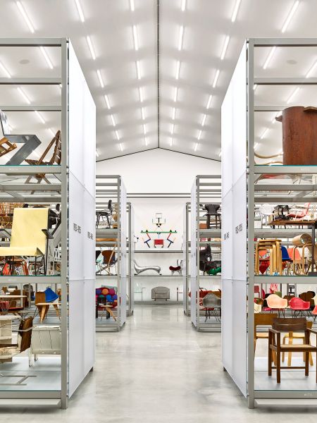 Stühle satt (© Vitra)