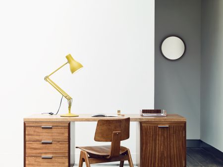Typ 75 Leuchte Yellow Ochre by Magarete Howell (© Anglepoise)