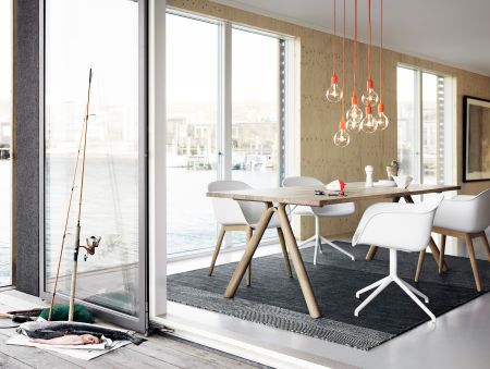 Fiber Armchair, Tisch Split, H&auml;ngeleuchte E27 (© Muuto)