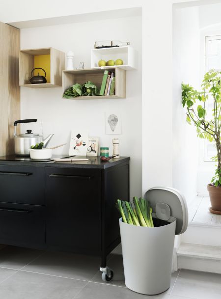Wandregale Mini Stacked, Eimer Hideaway (© Muuto)