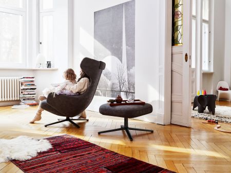 Sessel Grand Repos, Elephant Stool (© Vitra)