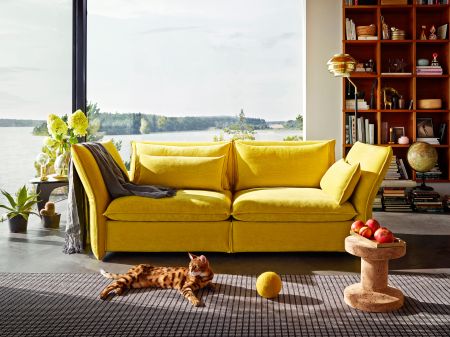 Sofa Mariposa, Beistelltisch Cork (© Vitra)
