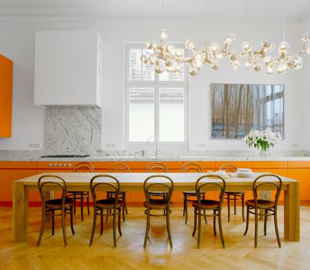 Tisch Bigfoot Design: Philipp Mainzer (© E15)