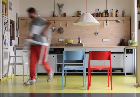 Stuhl 330 Design: L&auml;ufer + Keichel (© Thonet)