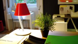 Leuchte La petit red (© Artemide)