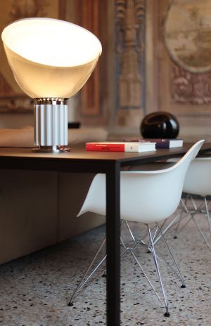 Tischleuchte Taccia (© Flos)