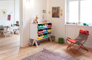 Serie Familie Garage, Sessel In Out (© Richard Lampert)