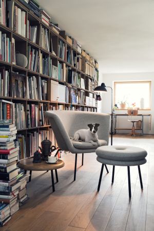 Sessel H57, Hocker Little Tom (© Peter Schumacher)
