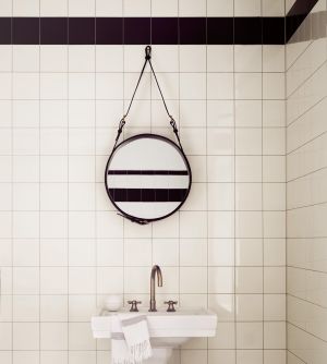 Spiegel Adnet Circulaire (© Gubi)