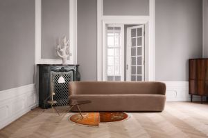 Leuchte BL1, Couchtisch Pedrera und Sofa Stay (© Gubi)