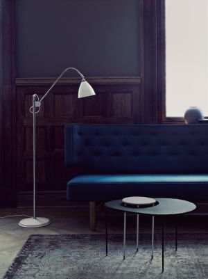 Leuchte BL3, Tisch Kangourou (© Gubi)
