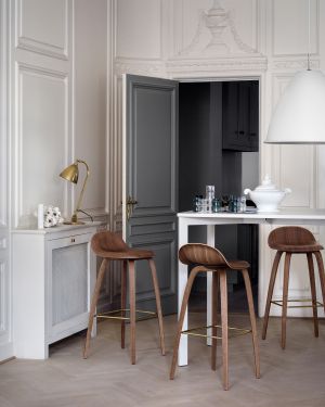 Stool-Wood, Leuchten BL2 und BL9 (© Gubi)