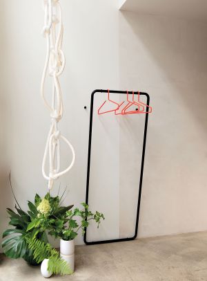 Wandgarderobe Curve (© Sch&ouml;nbuch)