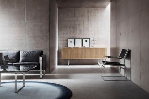 Sofa CH102, Sideboard CH825 (© Carl Hansen)