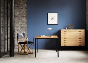 MK 99200 Folding Chair, PK52 Professor Desk (© Carl Hansen)