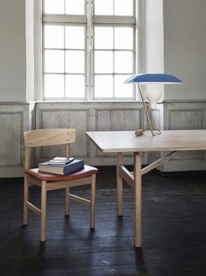 The People's Chair J39, Tisch 6284 (© Fredericia)