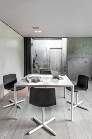 Tisch Mesa, Stuhl Pato Kollektion (© Fredericia)