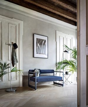 Garderobe Four Leaves und Sofa Brut (© Magis)