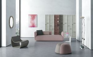 Regal Random, Sofa Cosy, Sessel Sign, Pouf Fuji (© MDF Italia)