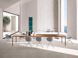 Tisch Tense, St&uuml;hle Flow Slim (© MDF Italia)