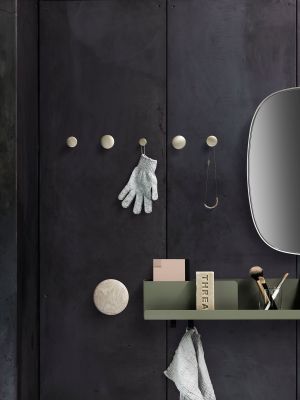 Regal Folded, Wandhaken Dots Metal (© Muuto)
