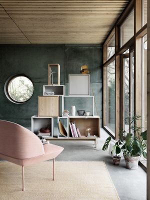 Regal Stacked, Sofa Oslo (© Muuto)