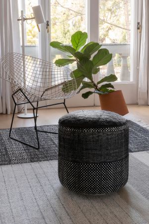 Teppich Tres & Pouf Persian (© Nanimarquina)