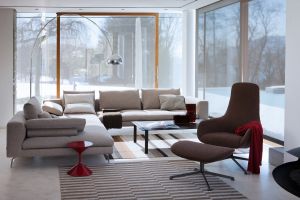 Sessel Kent, Sofa Flamingo, Beistelltisch Tempo (© Zanotta)