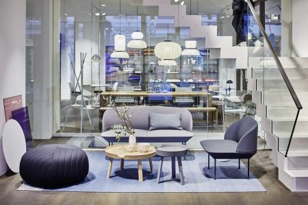 Sofa und Sessel Oslo, Pouv Five, Beistelltische Around, Restore Basket und Teppich Varjo von Muuto