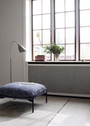 Stehleuchte Bellevue, Cloud Pouf (© Andtradition)