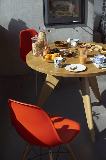 Eames Plastic Side Chair (© Vitra)