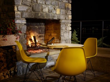 Eames Plastic Side Chair (© Vitra)