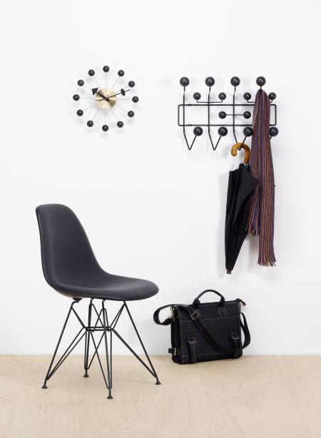 Eames Plastic Side Chair (© Vitra)
