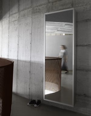 Spiegel-Garderobe Box (© Kristalia)