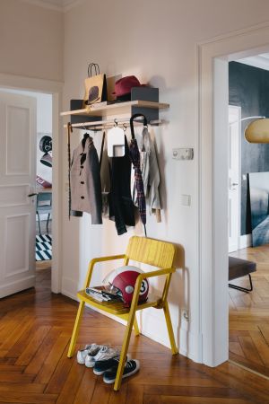 Regal Atelier, Stuhl Prater (© Richard Lampert)